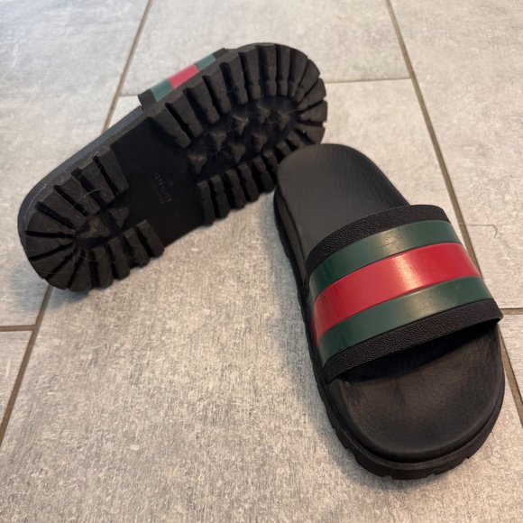 Men’s size 5 (women’s size 7)Gucci Slide sandals